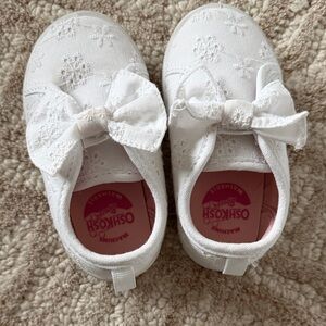 OshKosh B'gosh White Baby Shoes with Bow Detail